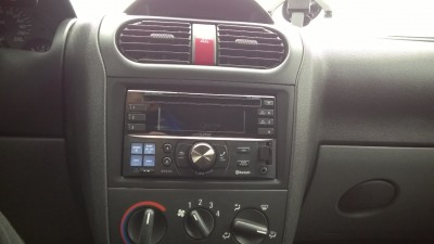 Alpine CDE-235BT pe Corsa C.jpg